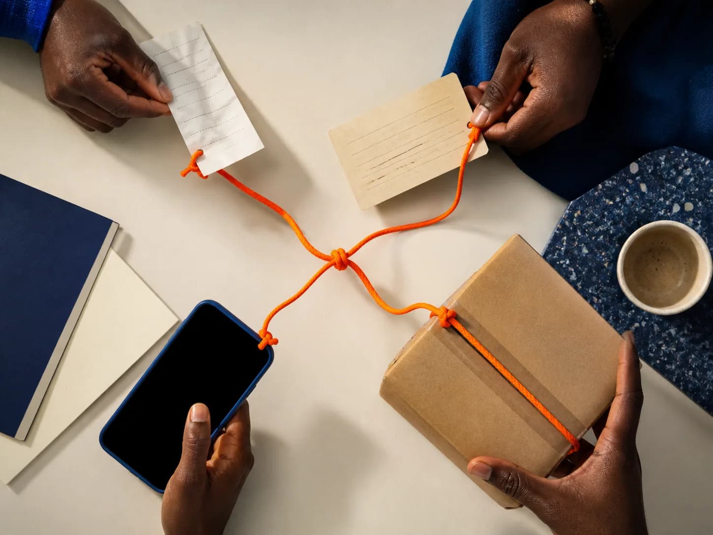 Scène éditoriale pour le guide « Automatiser les tâches répétitives d’une PME sans être développeur »